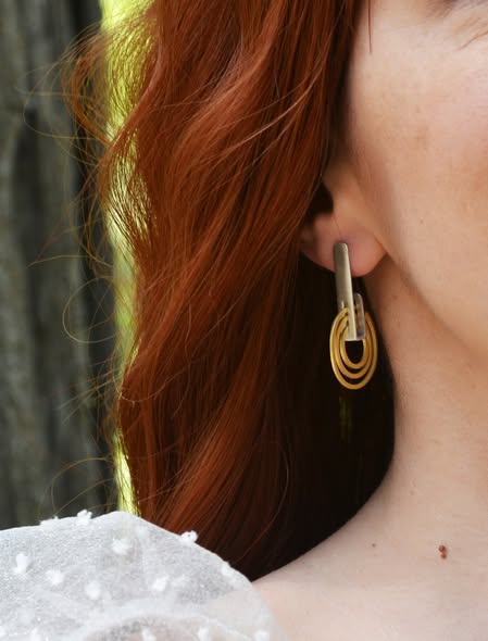 Σκουλαρίκια καρφωτά από την συλλογή bauhaus.